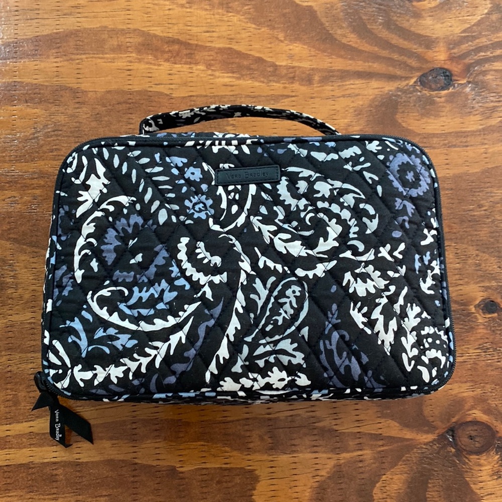 Vera Bradley make up bag in Paisley Noir.